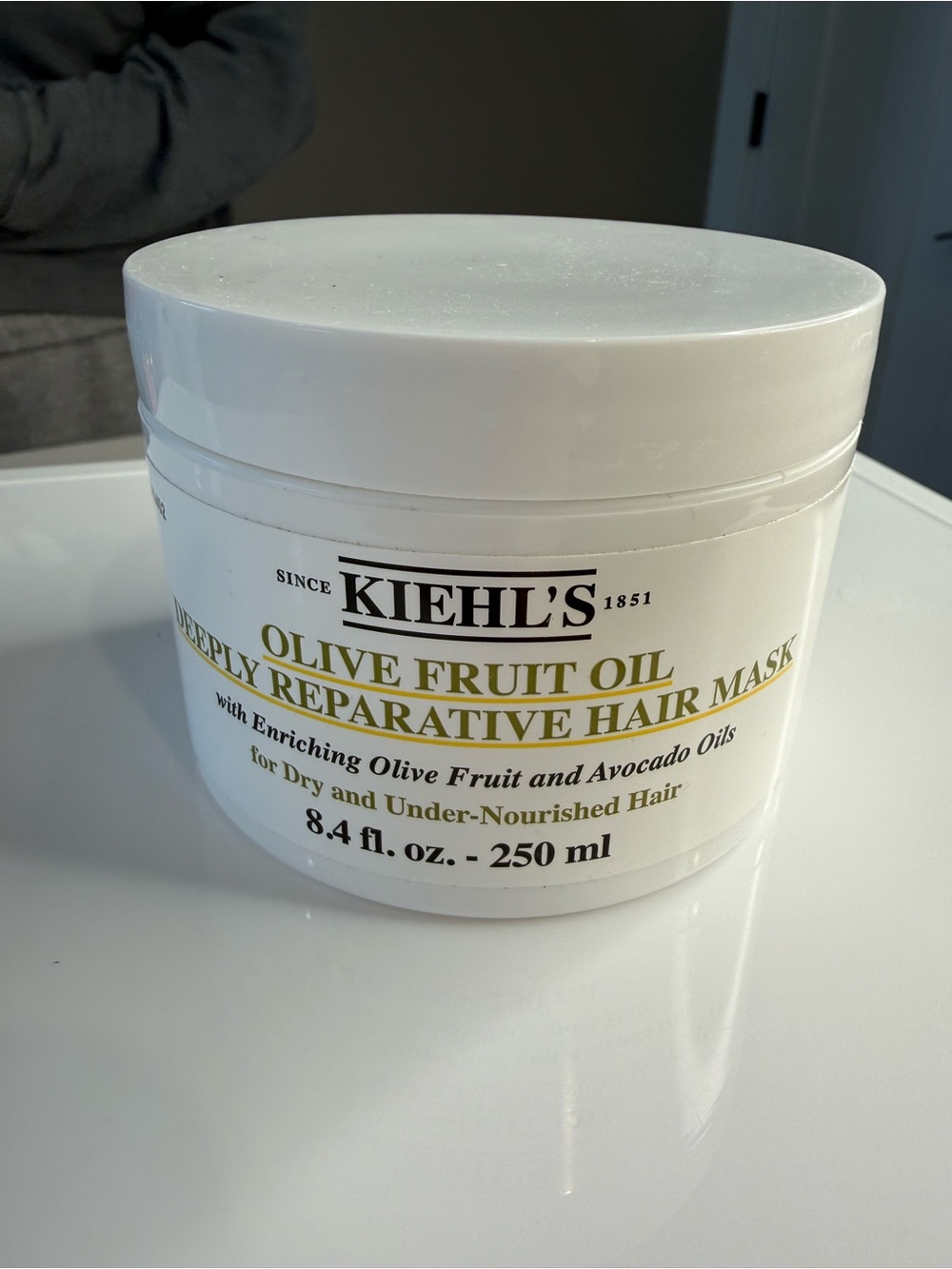 Kiehl's Olive Fruit Oil Deeply Reparative Hair Mask - White